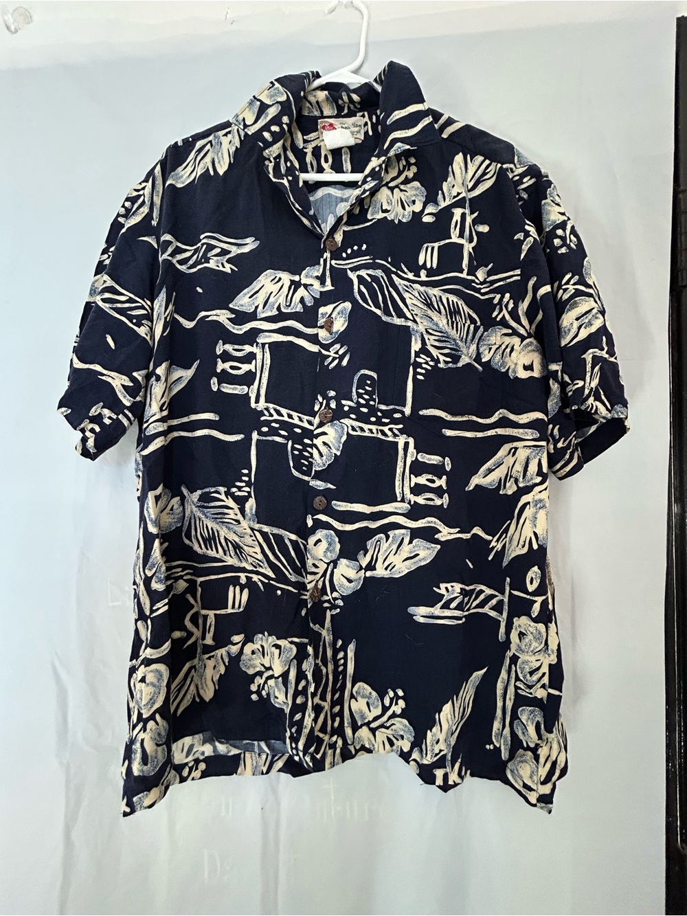 Hilo Hattie Navy and Cream Button-Down Shirt Sz L 100% Rayon Pre-Owned